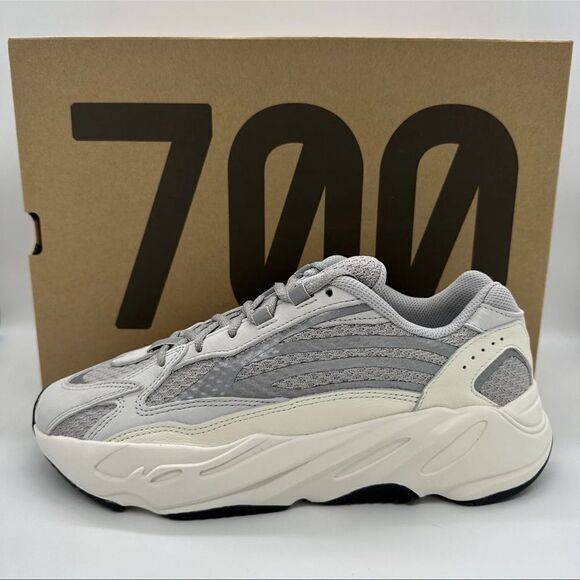 BRAND NEW adidas Yeezy Boost 700 V2 Static EF2829 SIZE 14.5 MENS
